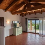 Charming Sea Shared Pool Sleeps 6 V6in