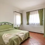 Charming Sea Shared Pool Sleeps 6 V6in * Punta de su Torrione