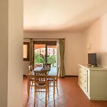 Charming Sea Shared Pool Sleeps 6 V6in Βίλα Punta de su Torrione