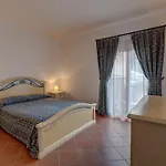 Charming Sea Shared Pool Sleeps 6 V6in Βίλα Punta de su Torrione