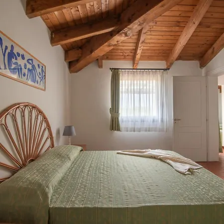 Charming Sea Shared Pool Sleeps 6 V6in *