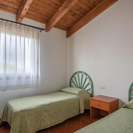 Villa Charming Sea Shared Pool Sleeps 6 V6in *