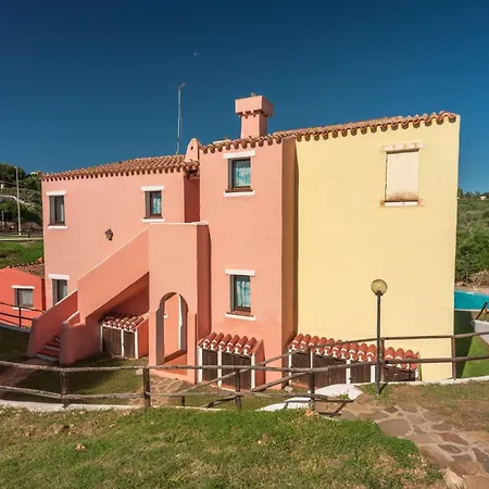 Charming Sea Shared Pool Sleeps 6 V6in