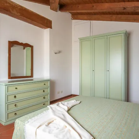 Charming Sea Shared Pool Sleeps 6 V6in * Punta de su Torrione