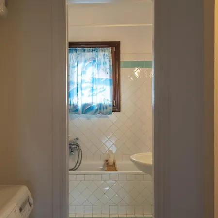 别墅 Charming Sea Shared Pool Sleeps 6 V6in