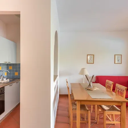 Charming Sea Shared Pool Sleeps 6 V6in 别墅