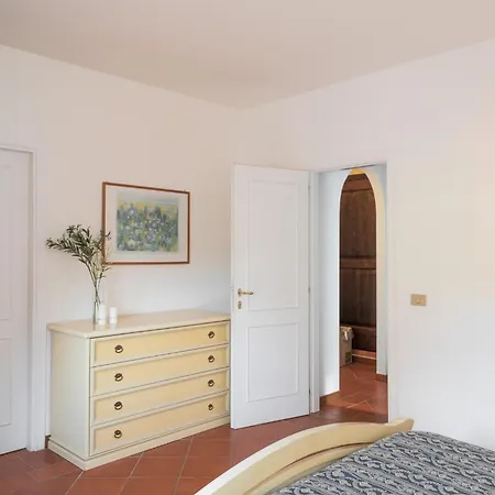 Charming Sea Shared Pool Sleeps 6 V6in * Punta de su Torrione