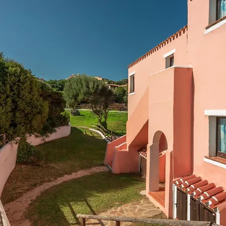 Charming Sea Shared Pool Sleeps 6 V6in