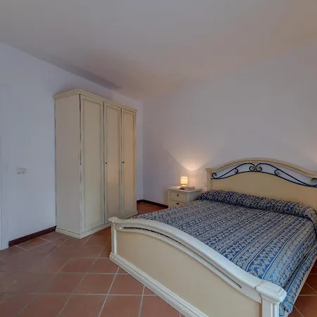 Villa Charming Sea Shared Pool Sleeps 6 V6in