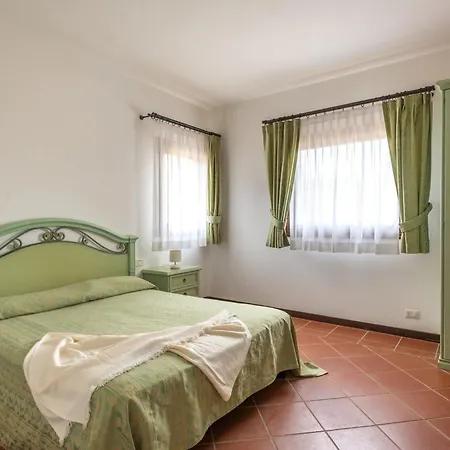 Charming Sea Shared Pool Sleeps 6 V6in * Punta de su Torrione