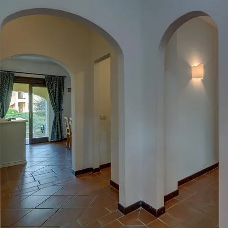 Charming Sea Shared Pool Sleeps 6 V6in