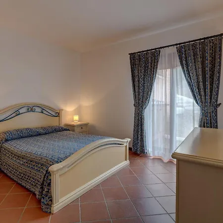 Charming Sea Shared Pool Sleeps 6 V6in Villa Punta de su Torrione
